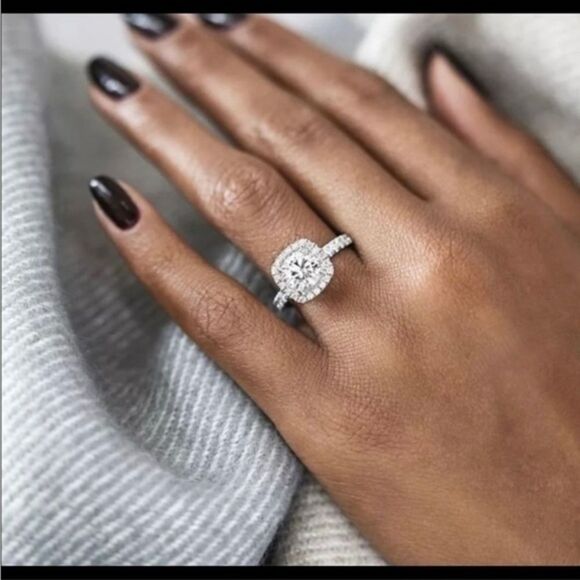 Stunning Crystal Zircon Engagement Party Anniversary Ring size 7 - Picture 1 of 5